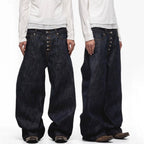 Curved 3D tailored loose-fitting jeans