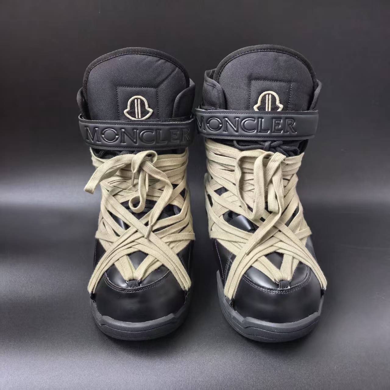 Winter and autumn lace-up snow boots