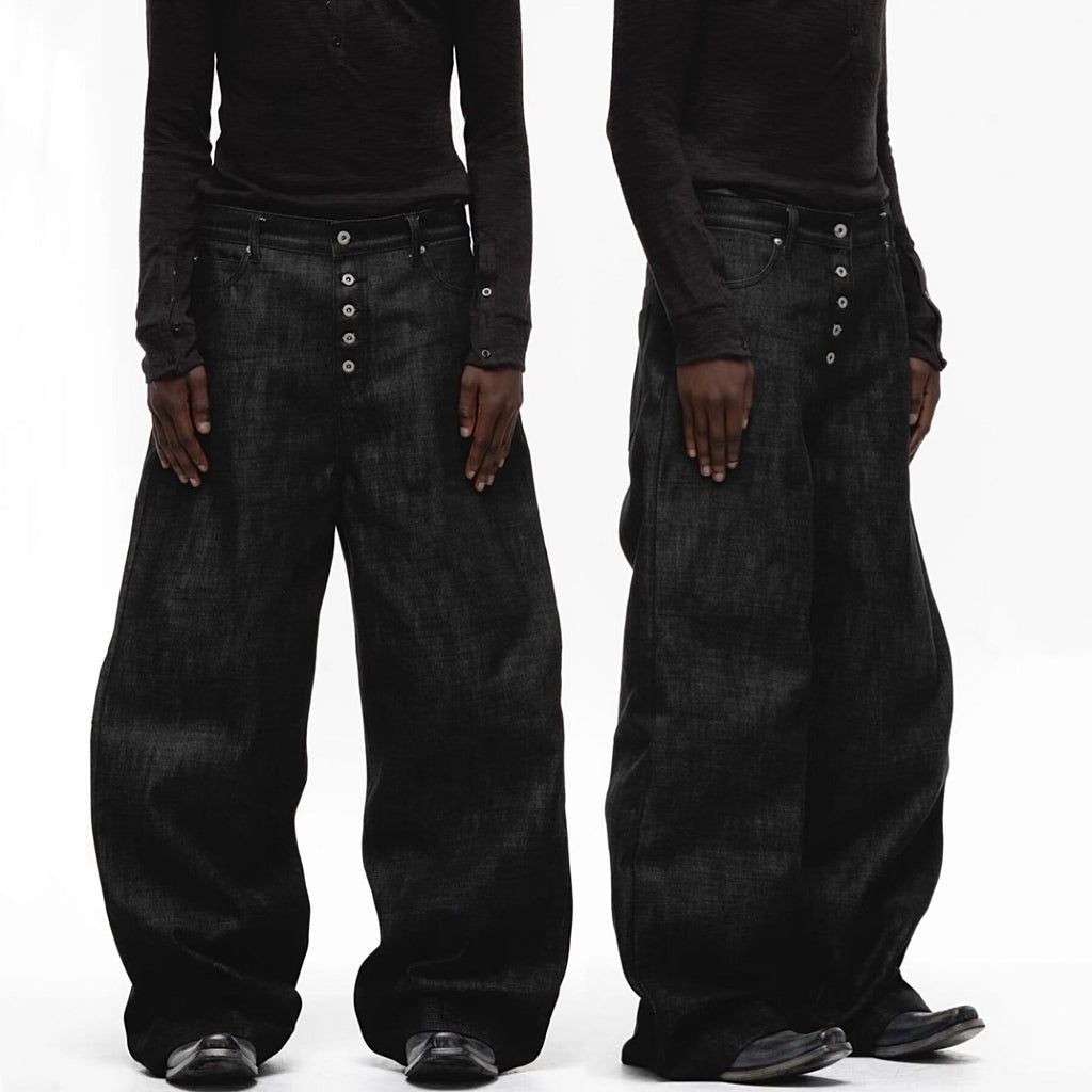 Curved 3D tailored loose-fitting jeans